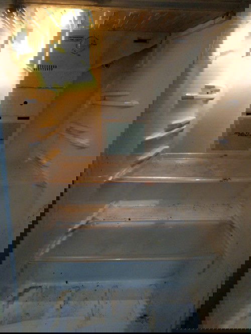 Bersihin kulkas tiap awal bulan,, ada yang kaya gini gak mom??