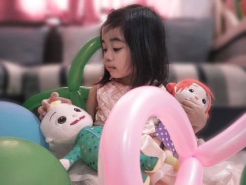 Sinong Cocomelon character/s ang paborito ng anak nyo?