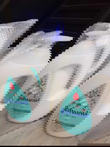 จอห์นสัน สบู่อาบน้ำ มิลค์+ไรซ์บาธ ขนาด 1,000 มล.
(ส่งต่อขวดละ 150฿ ส่งฟรี)
หมดอายุ พ.ค 2565