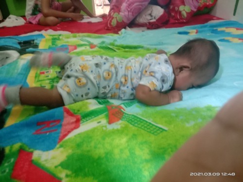 Bayi saya umur 4 bulan 1 hari sudah bisa tengkurap, apa kah hal tersebut wajar?