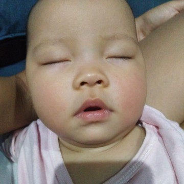 ลูกสาวหน้าแดง