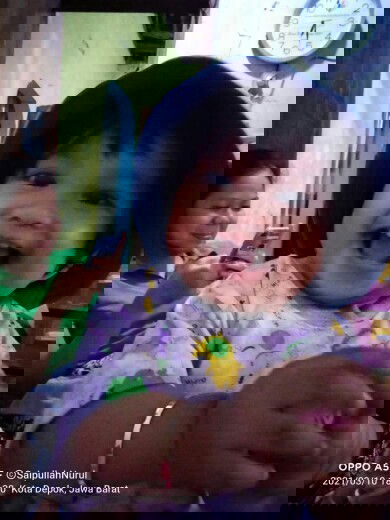 Bayi 11 bulan suka nonton iklan