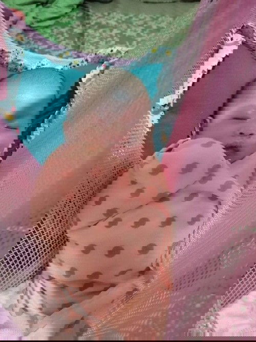 Bayi tidur malam lampu redup