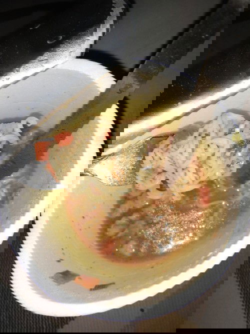 Makan popmie pas hari hujan