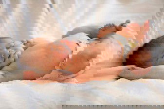 Perut buncit baby newn born, apakah normal?