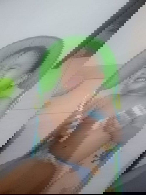 Memilih pasta gigi bayi dan menggosok gigi bayi