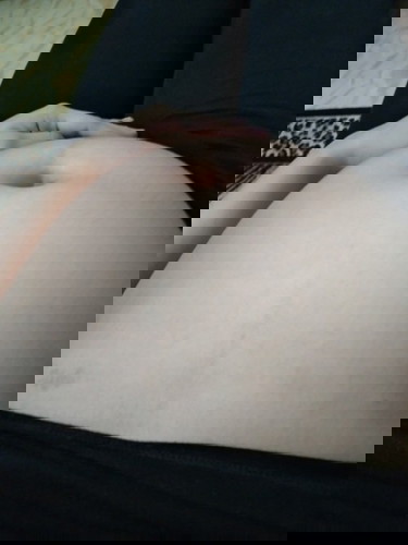 Baket Kay'a hnde mgalaw c baby sa loob Ng tyan .7months npo cya .cno po ganito din?