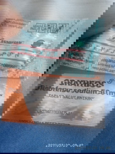 Mau tanya dong ibu hamil boleh minum obat ini gak ya?
Soalnya leherku rasanya sakit. 
Kayak "tengeng