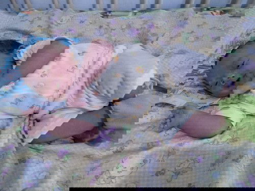 Bayi miring miring minta tengkurap