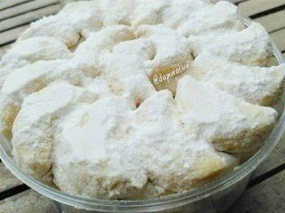 Karena putri salju..