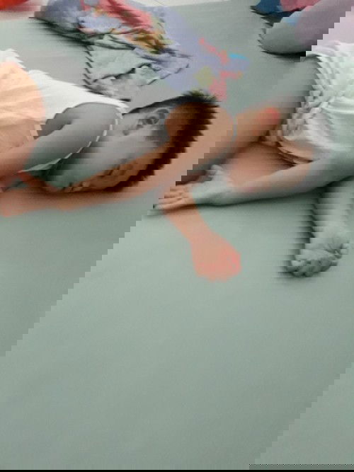 Mẹ con mình lại ở nhà con nha ..