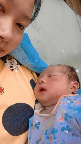 เด็กน้อยติดมือ