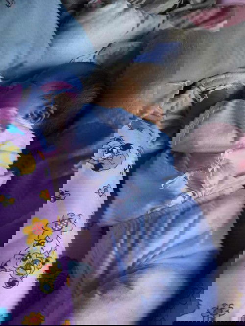 Normal lang po ba Sa 4days old na baby ang matulog na nakatagilid mas kumportamble ata sya sa ganyang posisyon??