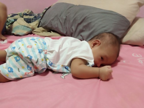 น้องคอไม่แข็ง