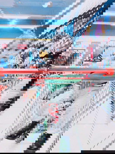 Bé mình 13 tháng tuổi nhưng mặt bé bên 9/10 giờ có cách nào sữa được không ạ 😢