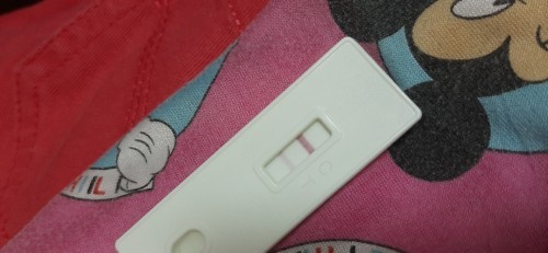 Anu po ibig sbihin nito? Positive or negative?2lines po pero malabo po yung isa. 1month delay na po