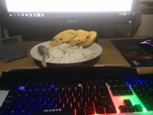 Kind of unusual food I want while working ๐ mas gusto ko to kesa sa karne ๐ btw Iโm 5months pregnant ๐ whatโs yours?