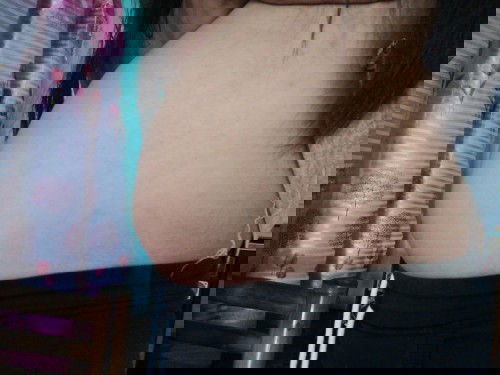 15weeks and 2 days po ako buntis. pero medyo nalalakihan nko sa tiyan ko😅😁. ok lng po ba ganyan