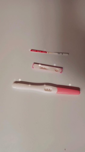 assalamualaikum bunda2, ada yg ngalamin kya saya ga baru telat seminggu hasil testpack garis 2