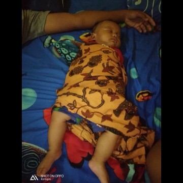 5 bulan masih di bedong