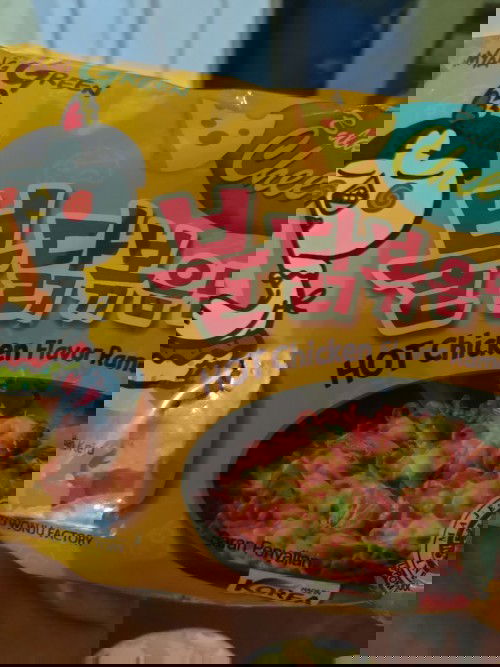 bun disini ada yang sama ak pas hamil kepengen makn samyang ,?? apa blh ??