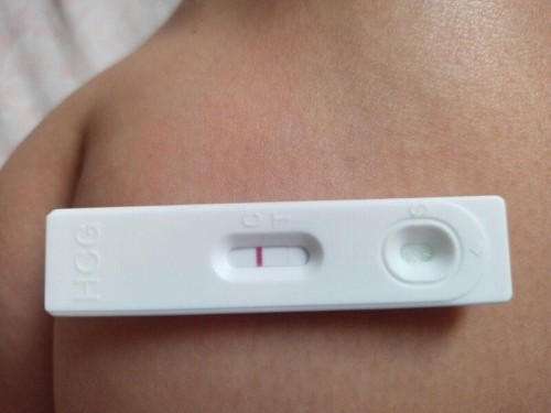 Ask ko lang po kung positive or negative. same pt lang after ilang minutes yung second pic.