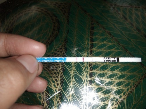 Dok sya baru mnggunakan tespack,lalu ada 2 garis merah,tapi 1 tebal 1 samar² itu gmna mmbca nya dok?