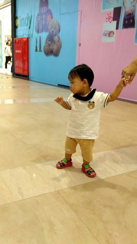 Belum berani berjalan sendiri