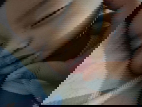 Ano kaya Ung Nasa labi Ni Baby