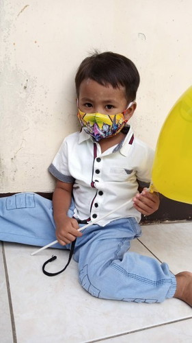 Bun ,,kenapa yak ko anak saya ad yang putih" d kening nya obat nya ap yah,,yang tau ksih solusi nya