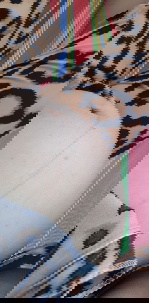 M ơi , sáng dậy e bị ra chất j mà nghe hôi với nhờn , nhưng 2-3 giọt chảy ra thôi . Đó là hiôn tương