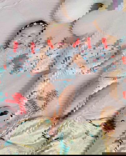 DIY baby milestones photoshoot ideas?