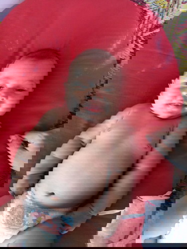 น้องเรสคับมารายงาน
สวัสดีครับเเม่ๆตอนนี้
ผมได้2เดือน23วันเเล้ว
ผมยิ้มเก่งอารมดีไม่งอเเงครับ