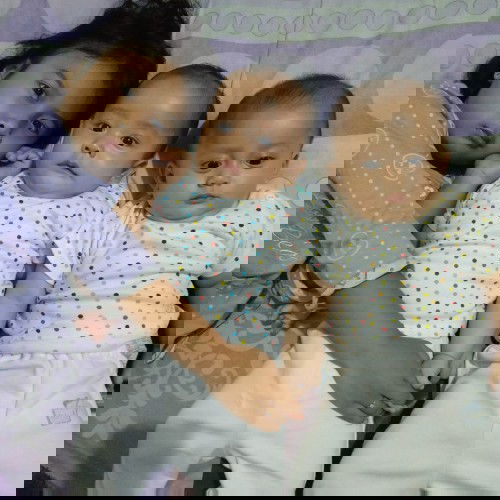 Anak dengan jarak dekat..