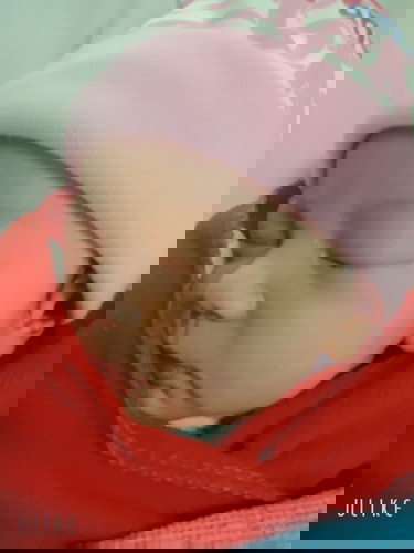 กำหนดคลอด 27 เมษา
แต่แม่มีน้ำเดินนาน คุณหมอเลยผ่าคลอดให้ วันที่ 8 เมษา
นน. 2,650 กรัม ผู้หญิงจ้า