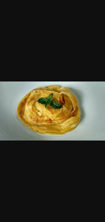 Roti canai adalah sejenis roti pipih dengan pengaruh India, yang banyak ditemukan di Indonesia.