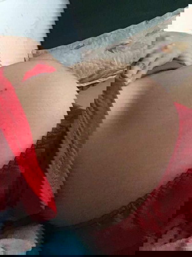 Bụng em được 8thang có nhỏ quá k m