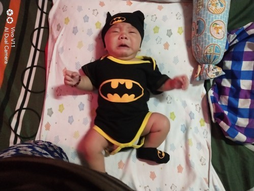 Hello momies ??ano maganda ipahid sa bunga araw sa baby lagi kc pinagppawisan ? Pa help naman ano ?