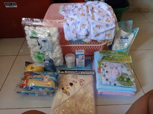 เสื้อผูก+กางเกง 5-10
ผ้าเช็ดตัว 3
ผ้าห่อตัว 1
หมวก+ถุงมือ+ถุงเท้า 3ชุด
สำลีก้อน 1
ผ้าอ้อม 2