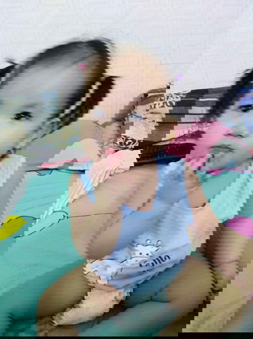 Bé nhà mình 16 tháng ngoài ba mẹ và ng thân sống cùng nhà bế được.