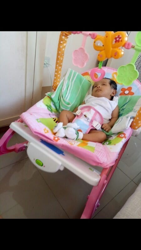 Help a mom. Selling : baby rocking chair