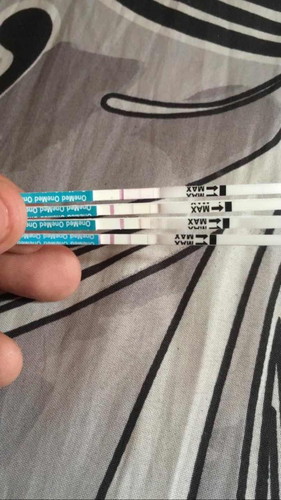 Telat 2hari hasilnya samar gitu,tapi setelah telat 7hari keluar bercak gitu aman kah