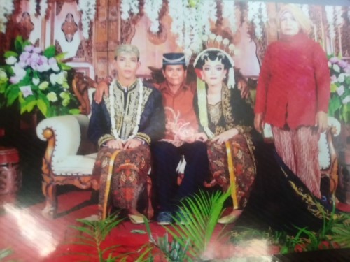 Lebaran Tahun Ini Dirumah Aja
Dan Tidak Ada Mama
Karena Mama Menjadi TKW