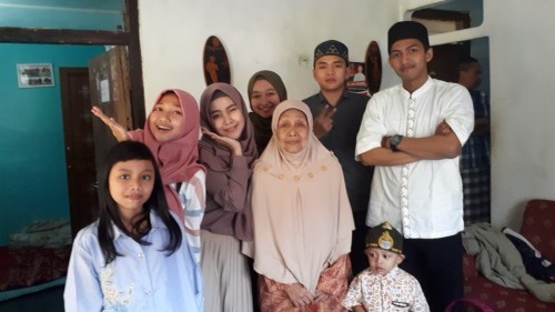 rindu keluarga di kampung