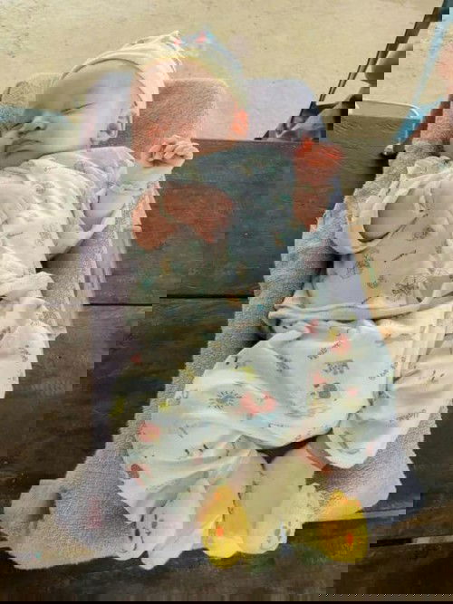 หลับได้ทุกที่จริงๆลูกหมูของแม่🐷💓 พน.ลูกแม่ๆฉีดวัคซีนเหมือนกันไหมค่ะ 