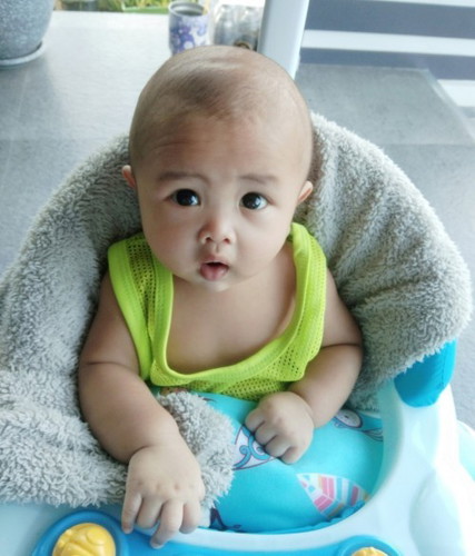เด็กเล่นกล้อง