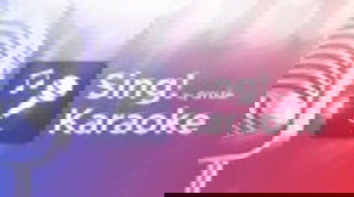 Menyambut lebaran dengan karaokean bersama  dirumah