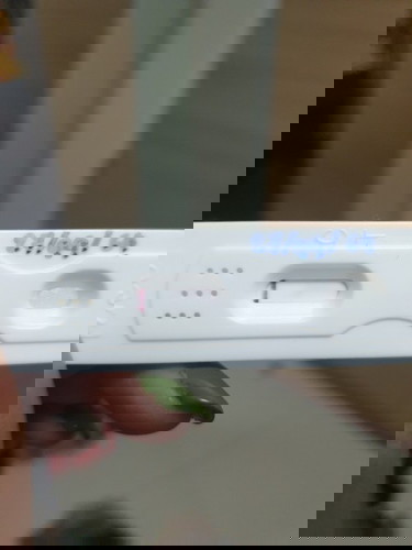 ขอถามแม่ๆคะ ขึ้น2ขีดจางๆท้องไหมคะ