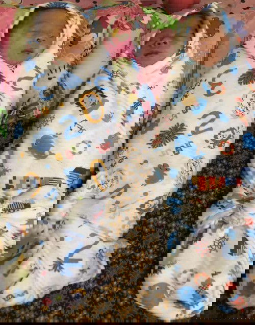 Bunda, apakah bayi kembar prematur yg lahir 7bulan, apabila tdk minum asi, BB nya  lama bertambah jika hnya minum sufor?