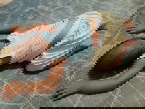 Gaya tidur si anak bayik